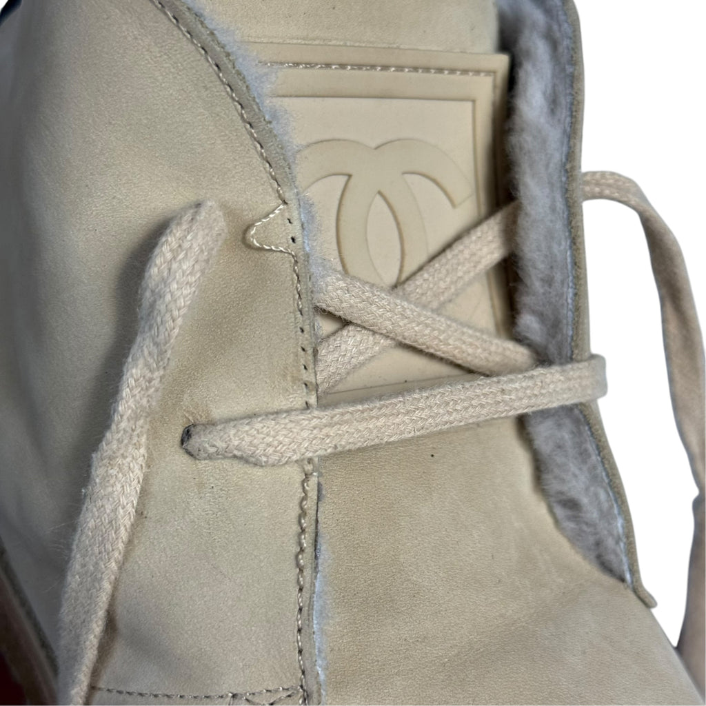 2006 chanel beige nubuck shearling lined chukka boots