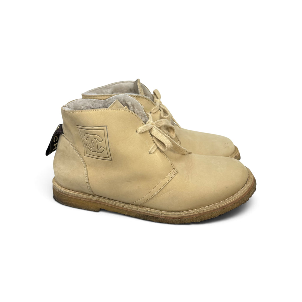 2006 chanel beige nubuck shearling lined chukka boots