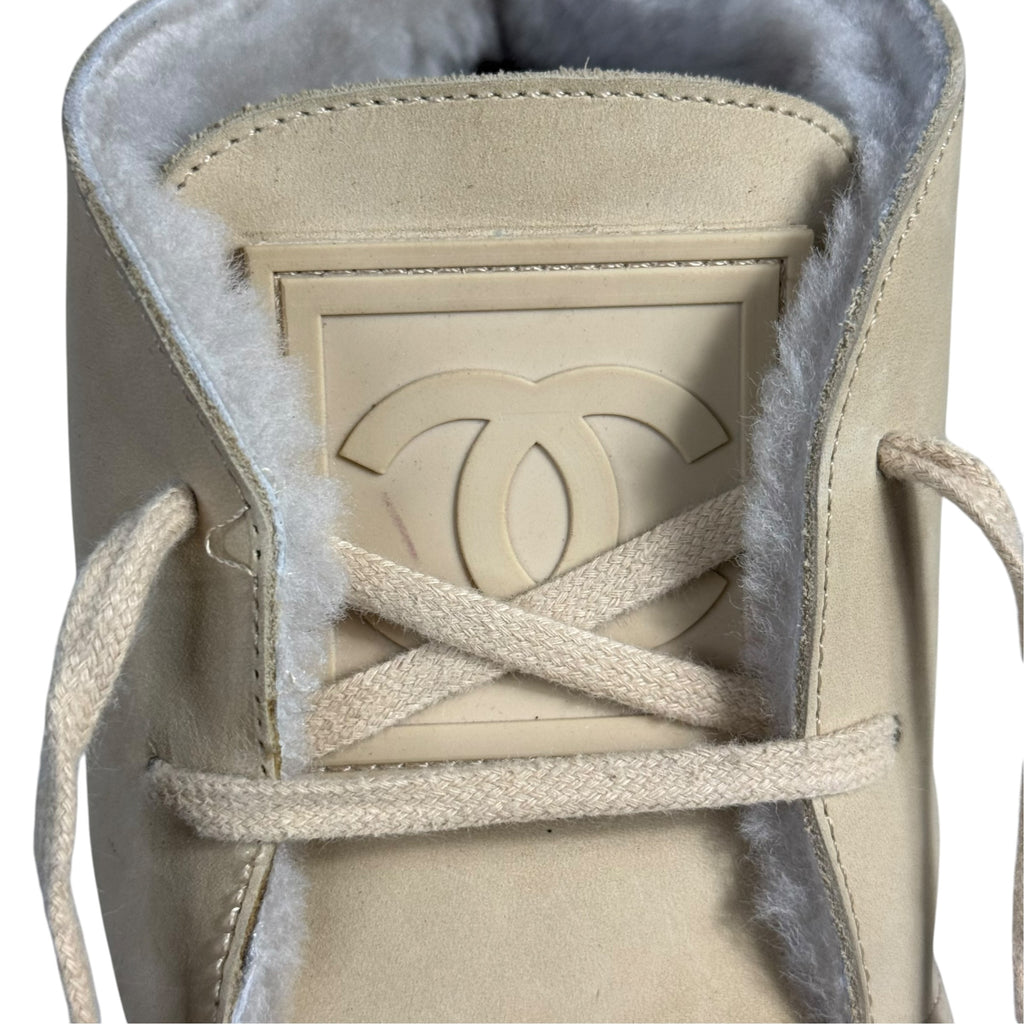 2006 chanel beige nubuck shearling lined chukka boots