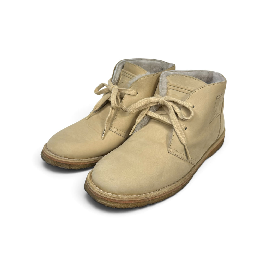 2006 chanel beige nubuck shearling lined chukka boots