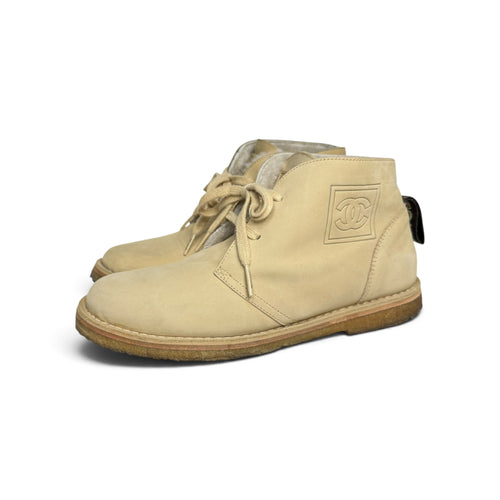 2006 chanel beige nubuck shearling lined chukka boots