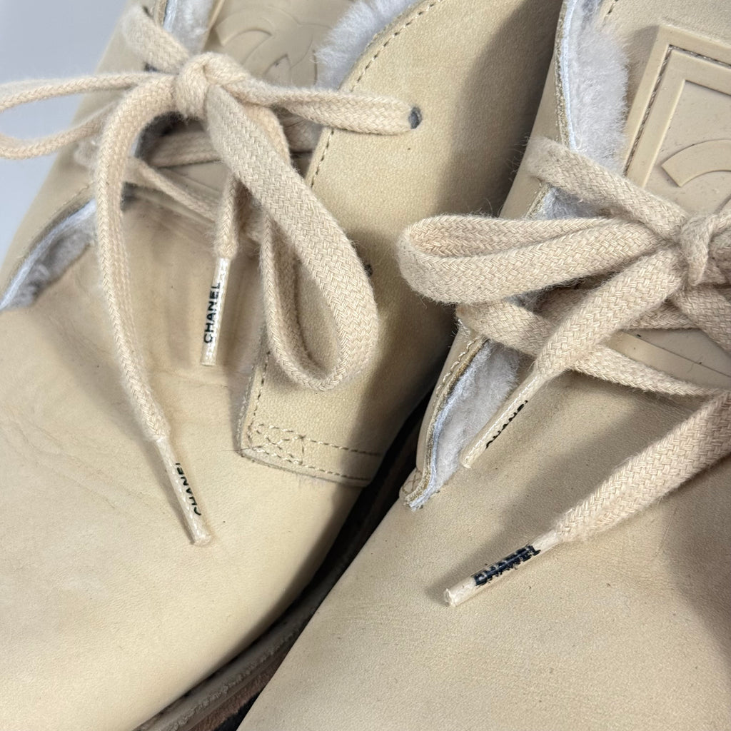 2006 chanel beige nubuck shearling lined chukka boots
