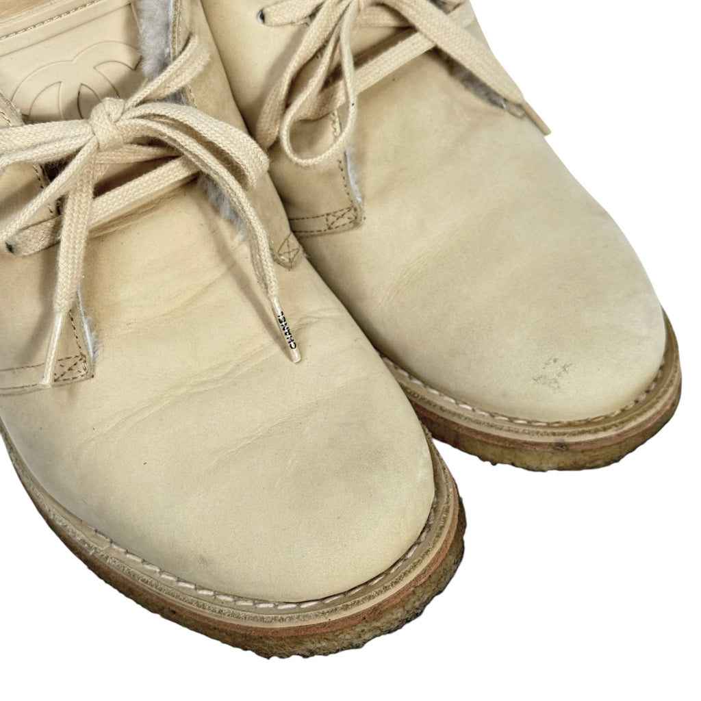 2006 chanel beige nubuck shearling lined chukka boots