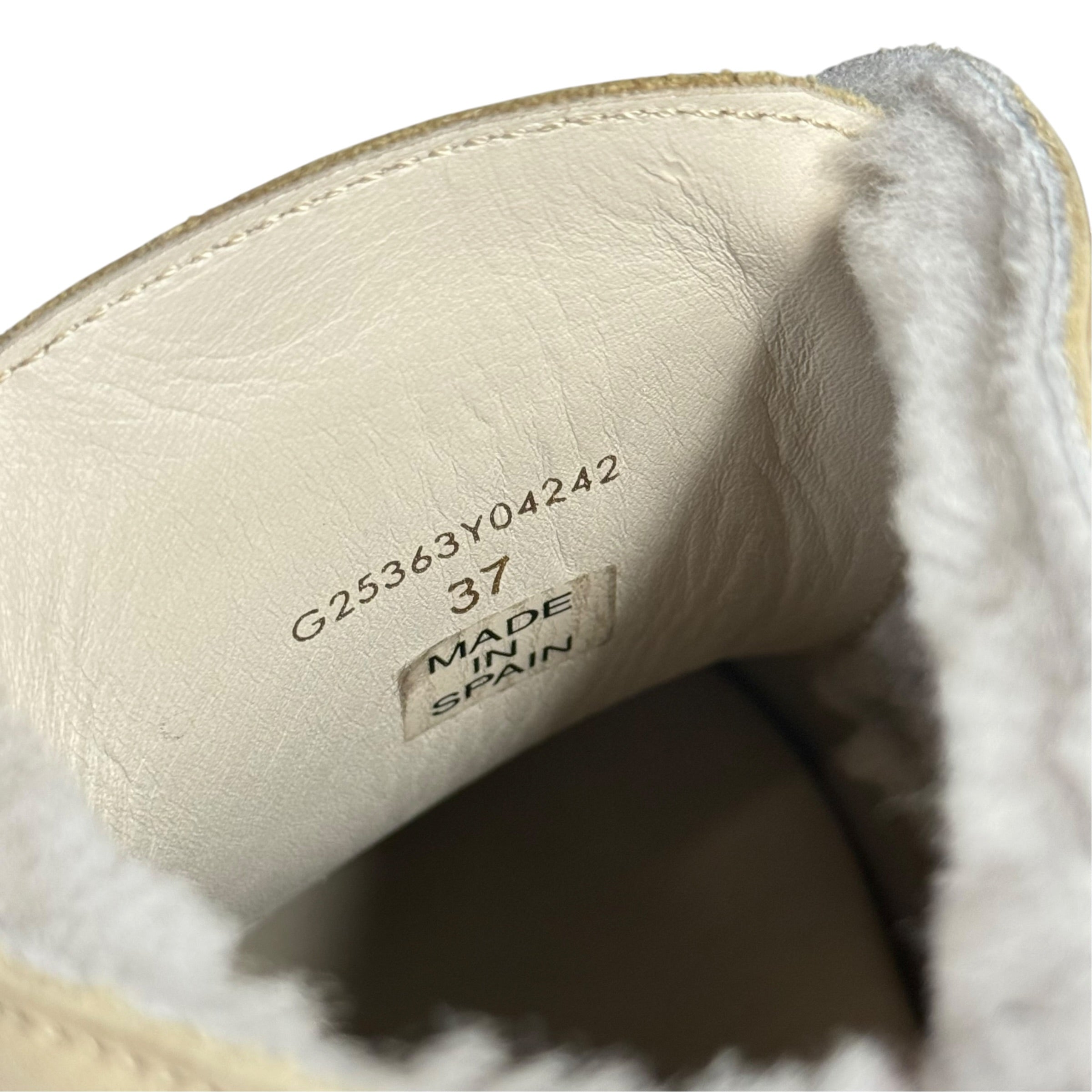 2006 chanel beige nubuck shearling lined chukka boots